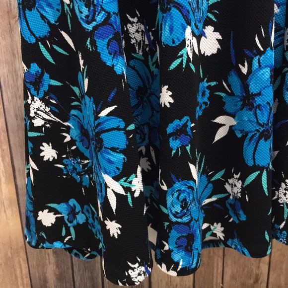 Sold TORRID 1X blue floral skater dress - Picture 5 of 8